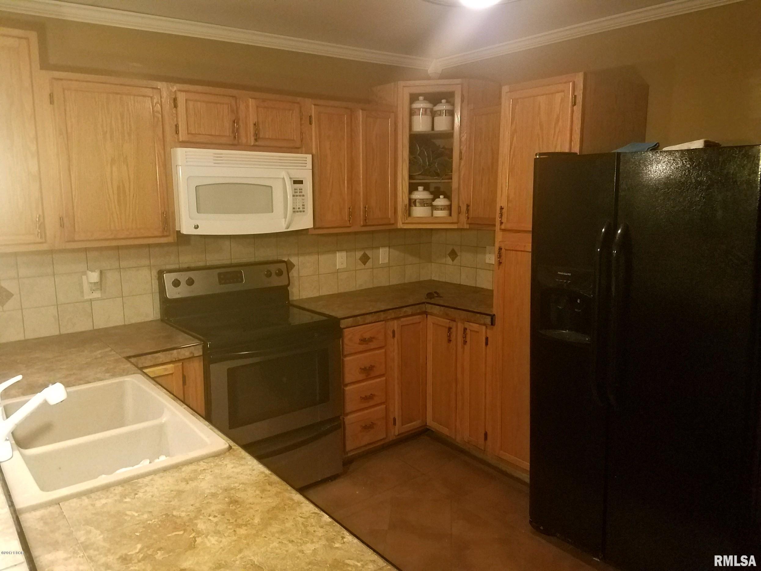 1632 Walnut Hill Road Centralia, IL 62801 - Photo 3 of 23