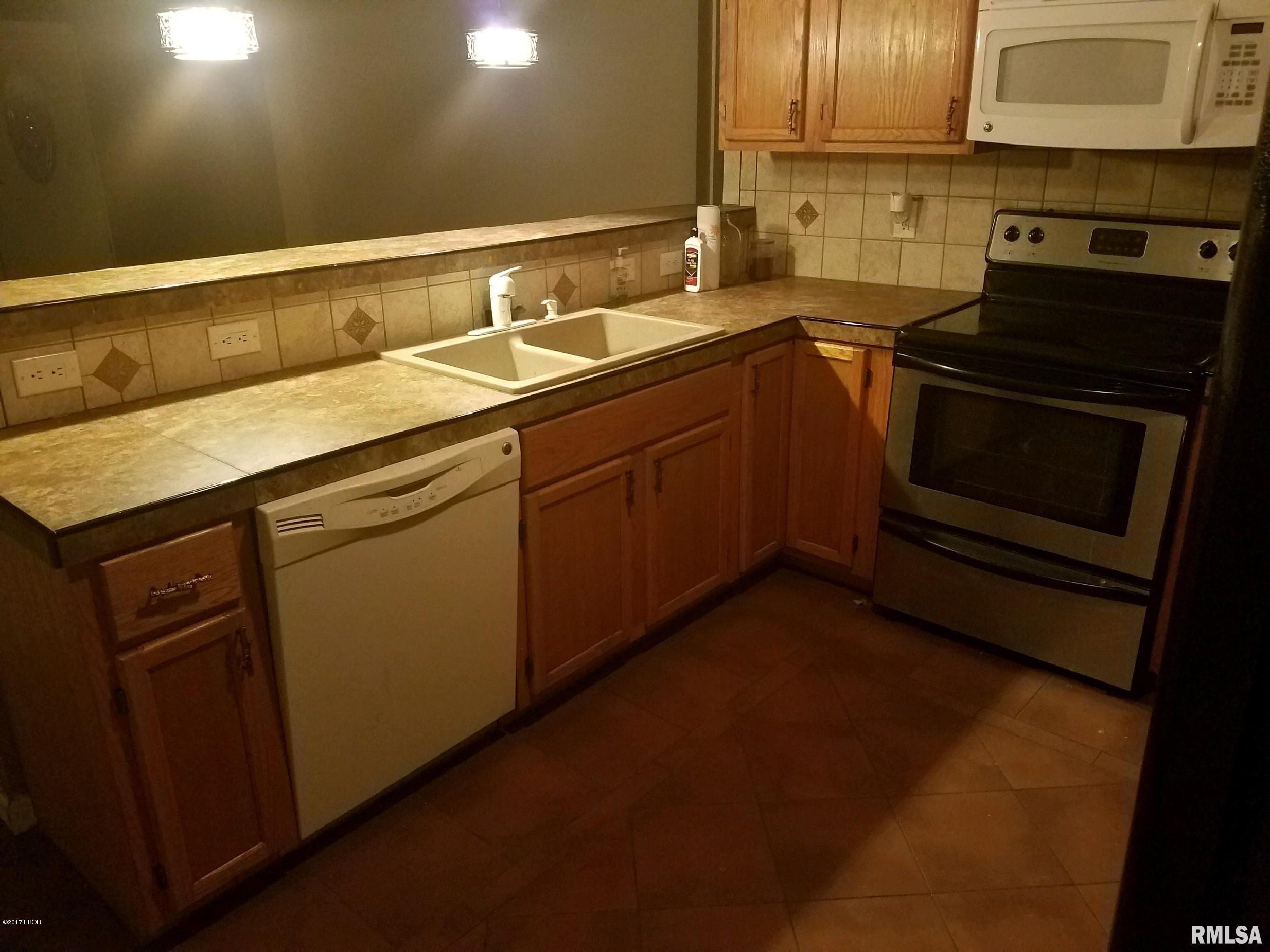 1632 Walnut Hill Road Centralia, IL 62801 - Photo 4 of 23