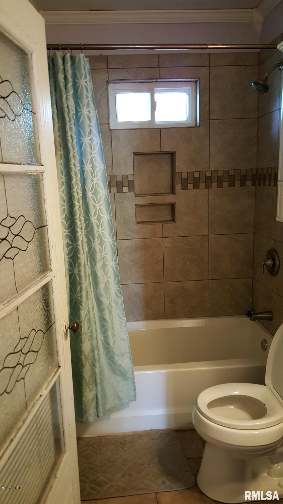 1632 Walnut Hill Road Centralia, IL 62801 - Photo 8 of 23