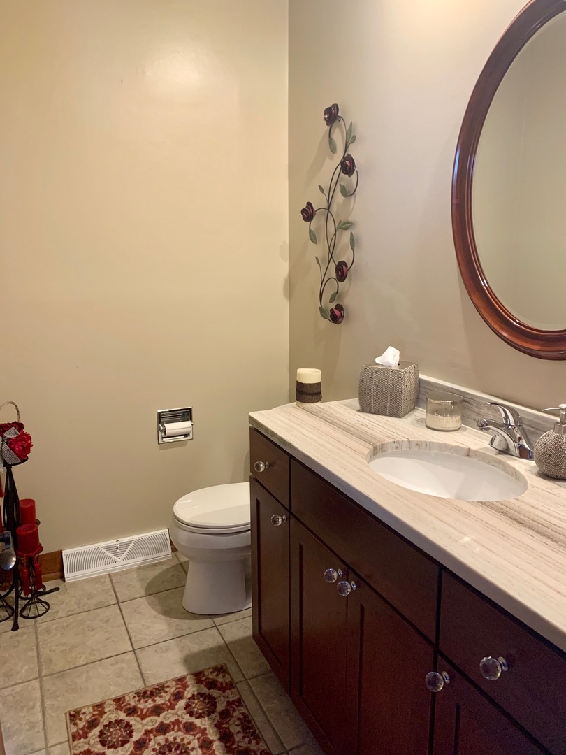 1955 Clover Road Northbrook, IL 60062 - Photo 11 of 20