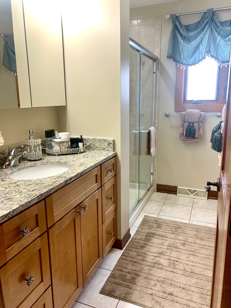 1955 Clover Road Northbrook, IL 60062 - Photo 13 of 20