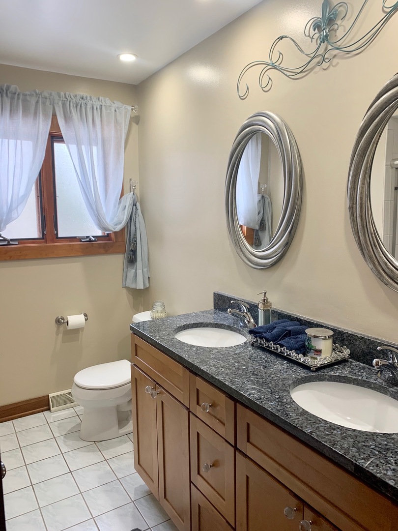 1955 Clover Road Northbrook, IL 60062 - Photo 14 of 20