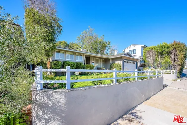 $9,500 | 125 South Saltair Avenue, Los Angeles, CA 90049