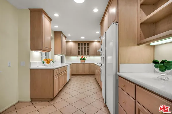 $9,500 | 125 South Saltair Avenue, Los Angeles, CA 90049