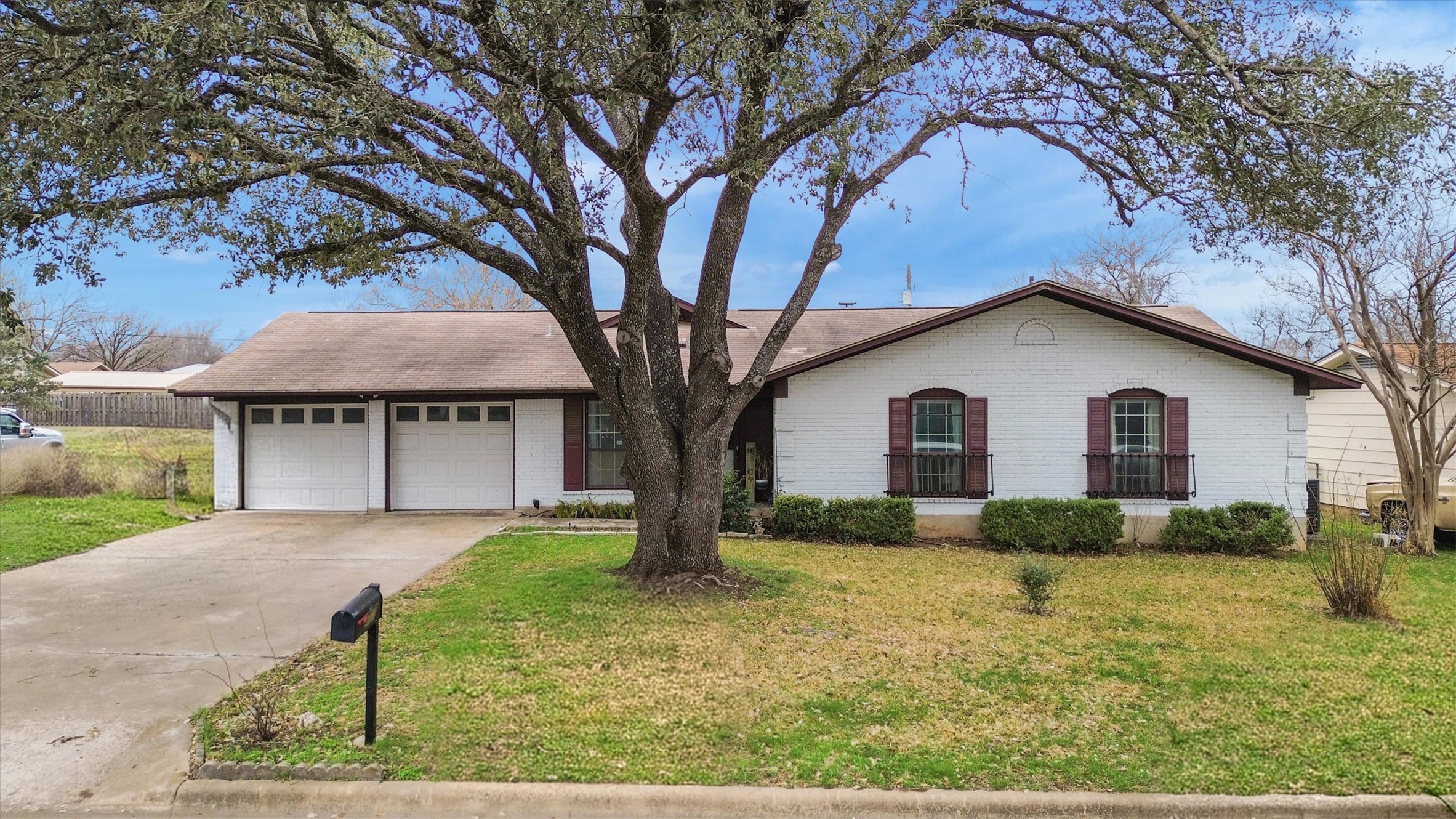 a view of house with a yard