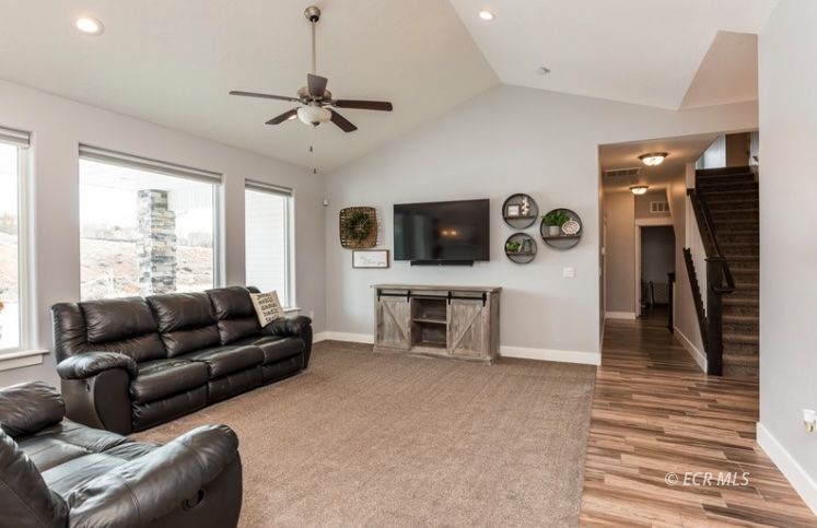 2041 Eagle Rdg Loop, Unit 11 Elko, NV 89801 - Photo 4 of 6