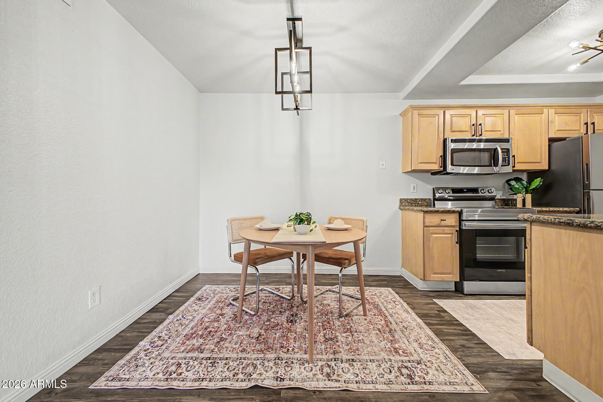 2121 West Royal Palm Road, Unit 1097 Phoenix, AZ 85021 - Photo 5 of 26 Dining