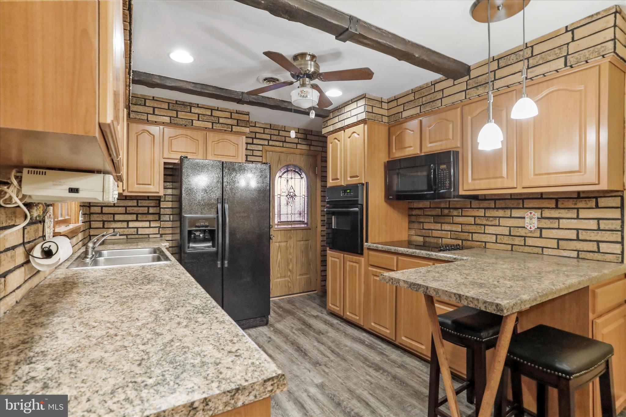 Well equipped kitchen with appliances included