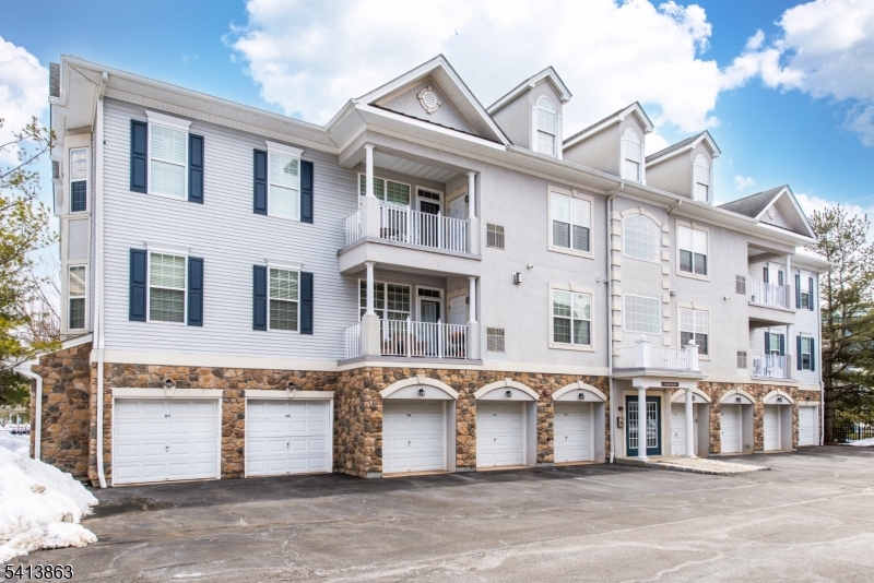 9 Cliff Road, Unit D3 Woodland Park, NJ 07424 - Photo 25 of 25 a view of a building with a street