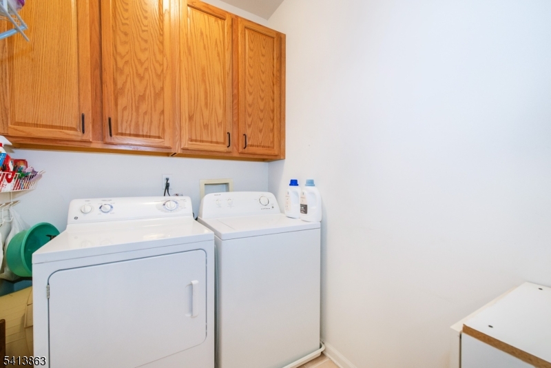 9 Cliff Road, Unit D3 Woodland Park, NJ 07424 - Photo 8 of 25 a utility room with dryer and washer