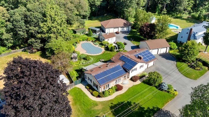 22 Carleton Road Tewksbury, MA 01876 - Photo 2 of 40