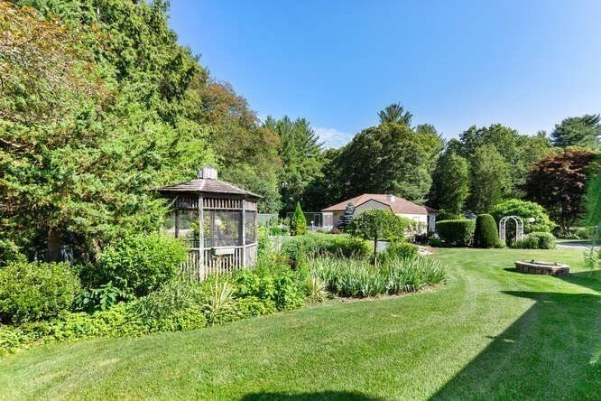 22 Carleton Road Tewksbury, MA 01876 - Photo 32 of 40