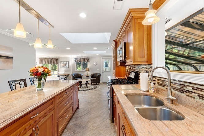 22 Carleton Road Tewksbury, MA 01876 - Photo 9 of 40