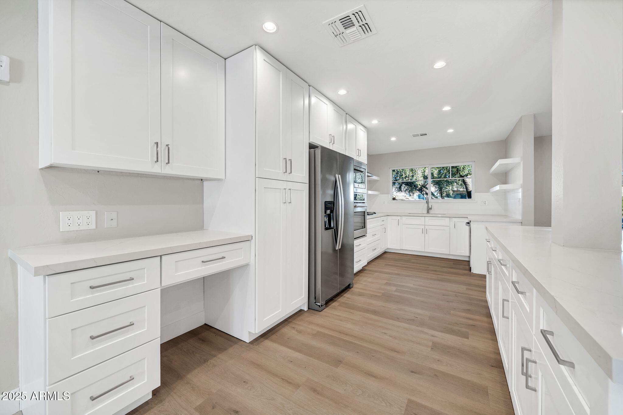 641 West Linger Lane Phoenix, AZ 85021 - Photo 8 of 38 8