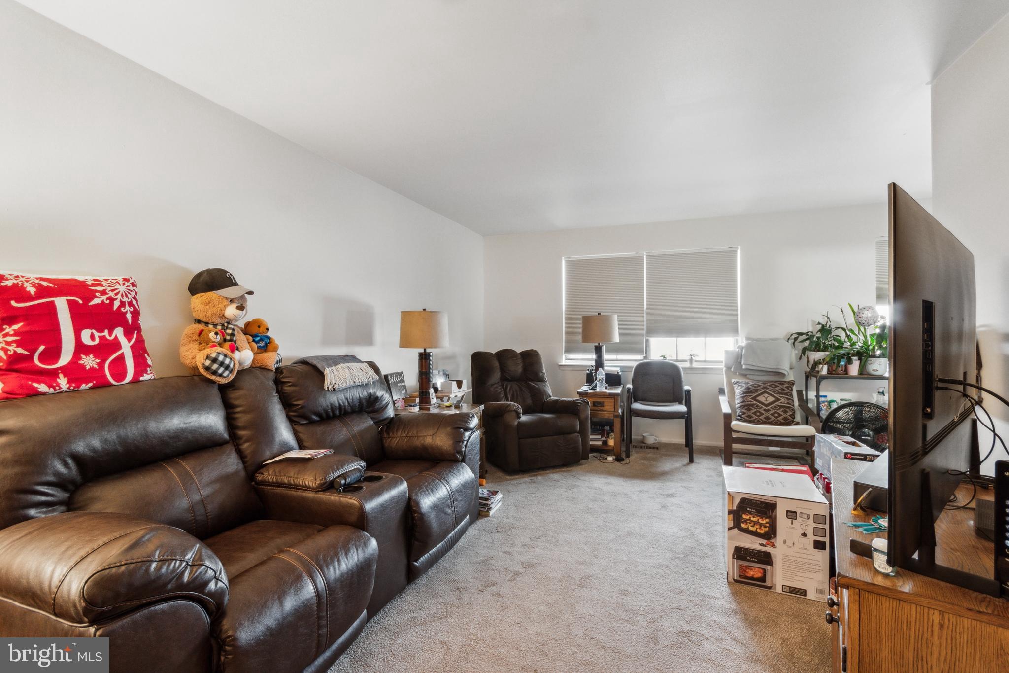 13079 Cardella Place Philadelphia, PA 19116 - Photo 2 of 18