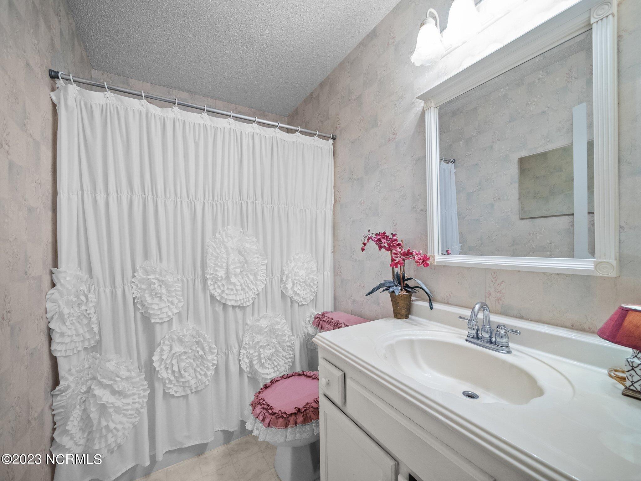 615 Shadowridge Road Jacksonville, NC 28546 - Photo 14 of 21 Guest Bathroom