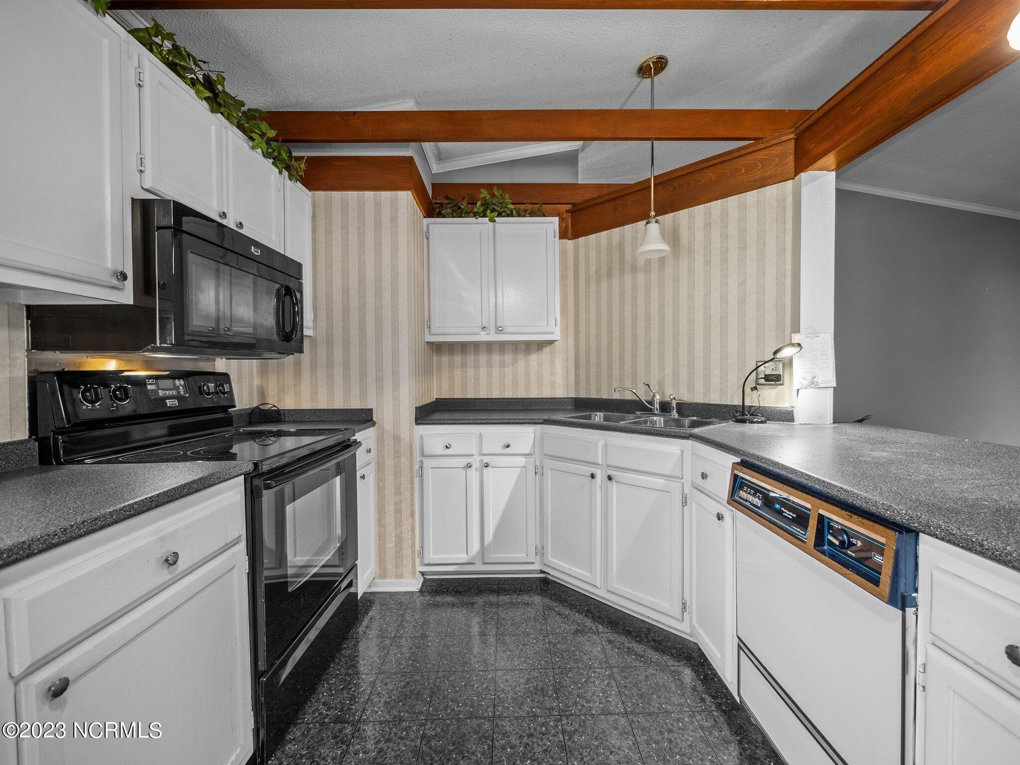 615 Shadowridge Road Jacksonville, NC 28546 - Photo 8 of 21 Kitchen