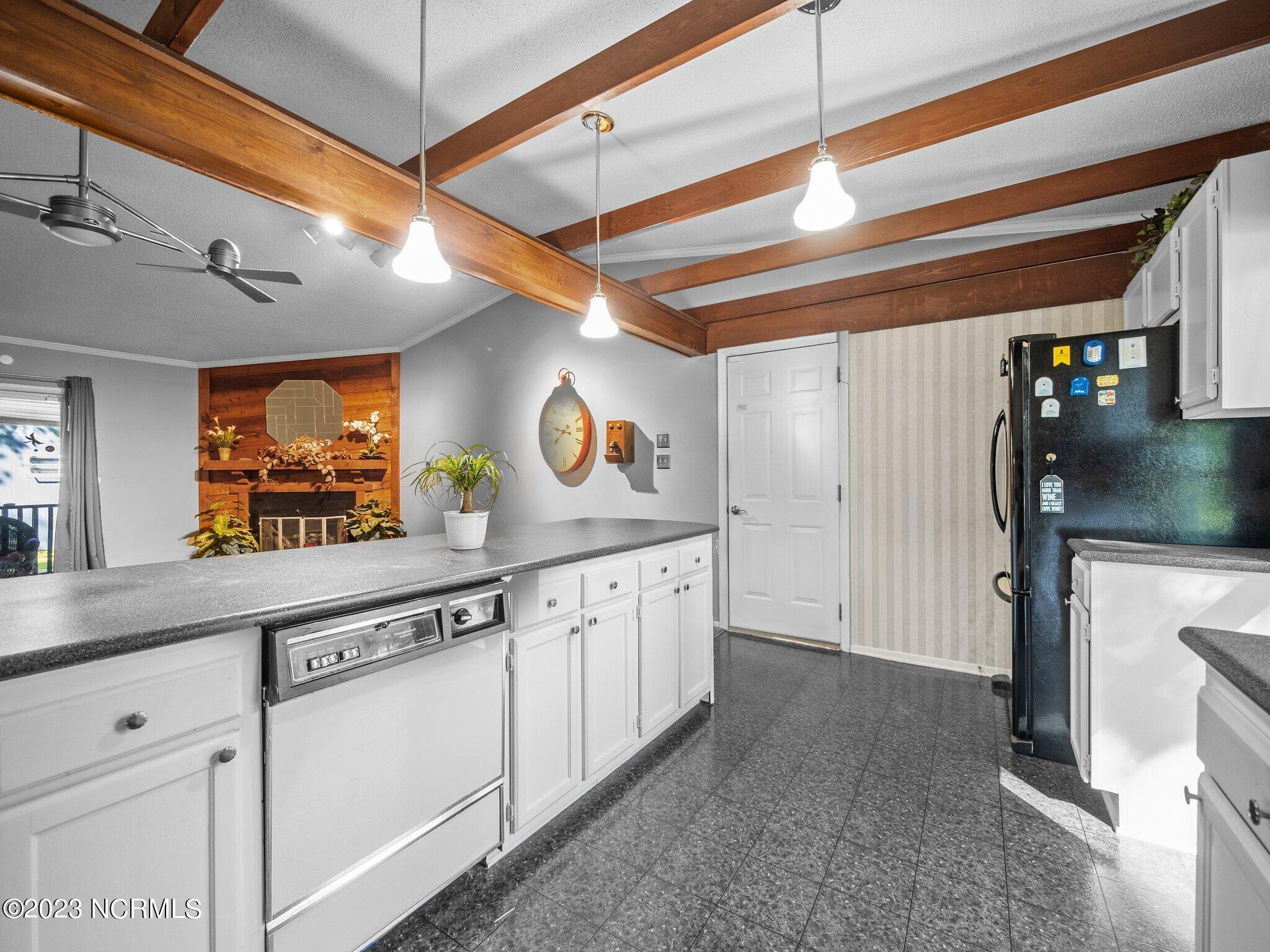 615 Shadowridge Road Jacksonville, NC 28546 - Photo 9 of 21 Kitchen