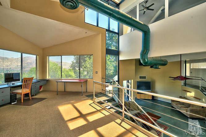 5940 Hilltop Road Simi Valley, CA 93063 - Photo 14 of 34 a room with musical instruments