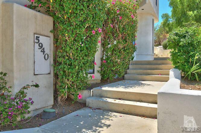 5940 Hilltop Road Simi Valley, CA 93063 - Photo 4 of 34 a view of a house with potted plants
