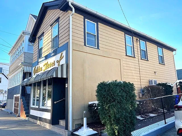 $1,650 | 513 Wood Street, Unit 2, Bristol, RI 02809