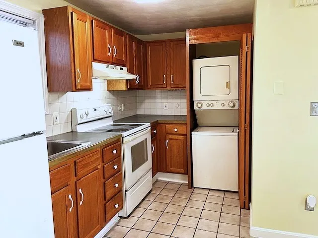 $1,650 | 513 Wood Street, Unit 2, Bristol, RI 02809