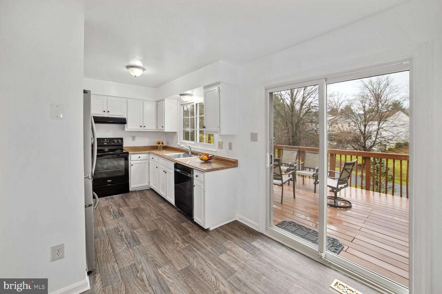 4 Wimbledon Court Silver Spring, MD 20906 - Photo 6 of 24 Bright Spacious Kitchen