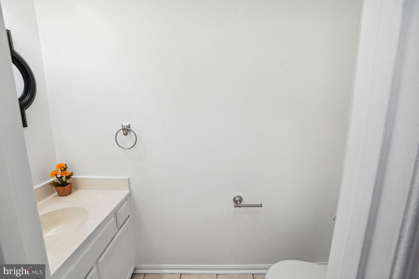 4 Wimbledon Court Silver Spring, MD 20906 - Photo 8 of 24 Powder Room