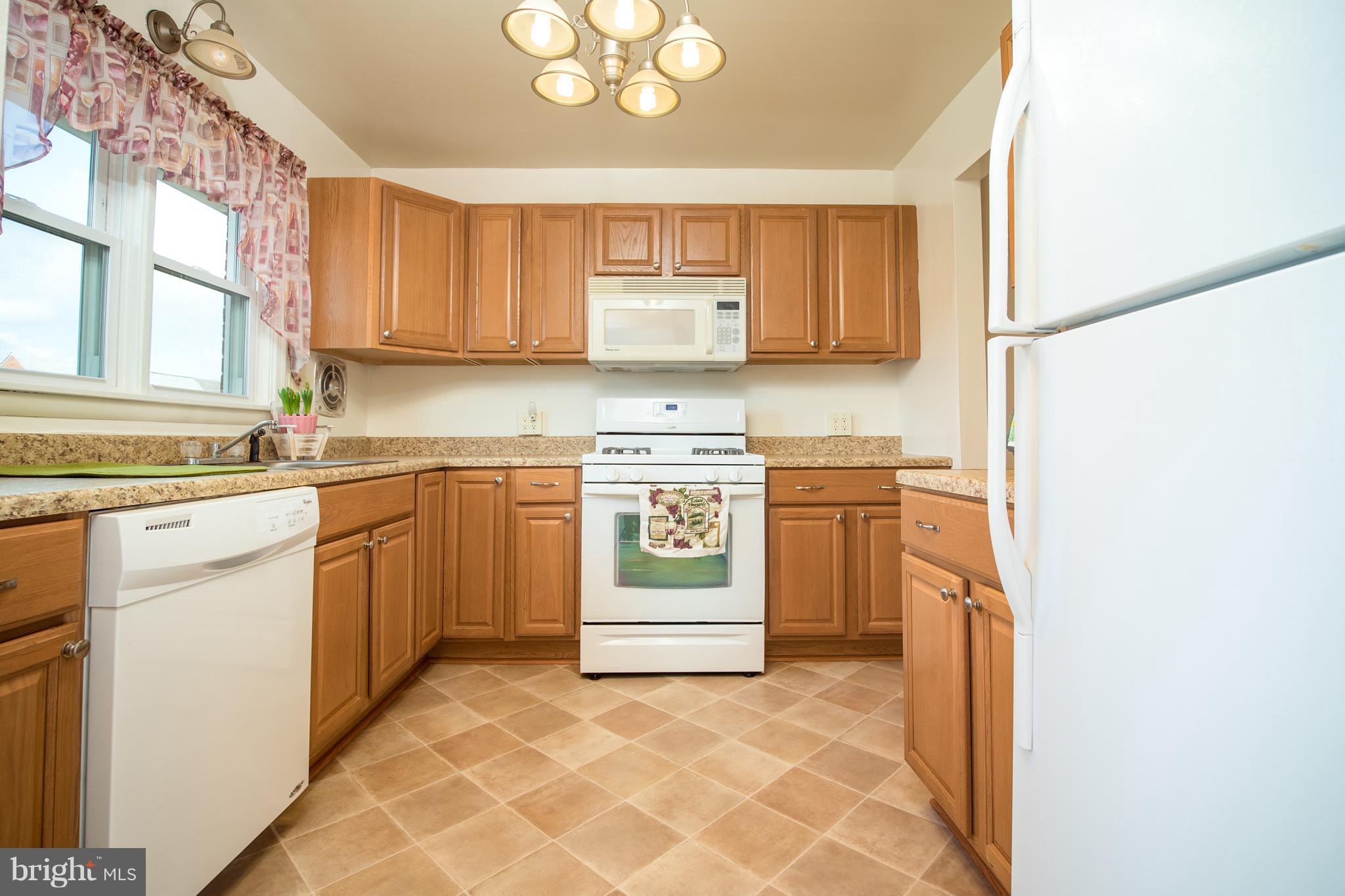 3639 Clarenell Road Baltimore, MD 21229 - Photo 4 of 24 Kitchen with lots of cabinet space.