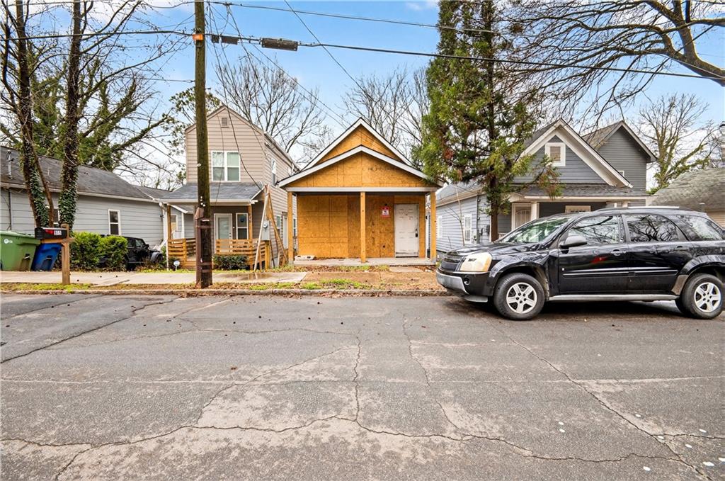 913 Smith Street Southwest Atlanta, GA 30310 - Photo 2 of 43 a car parked in front of a house