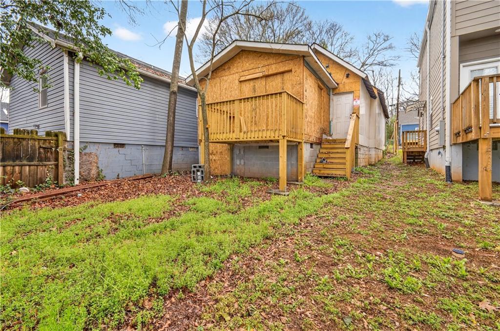 913 Smith Street Southwest Atlanta, GA 30310 - Photo 26 of 43 a view of residential house with backyard