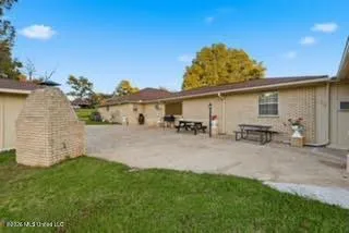 $340,000 | 206 Plantation Drive, Vicksburg, MS 39183