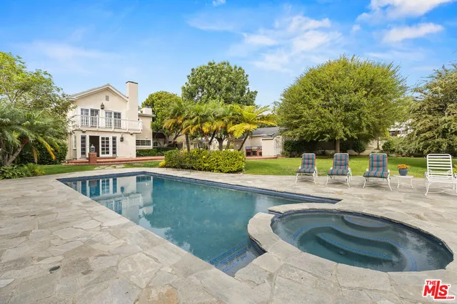 a view of a house with outdoor space