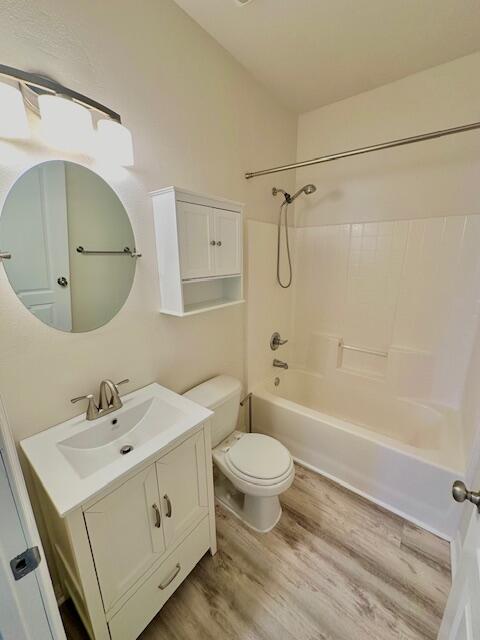 609 Prairie Street Crestview, FL 32536 - Photo 20 of 27 Hall full bathroom