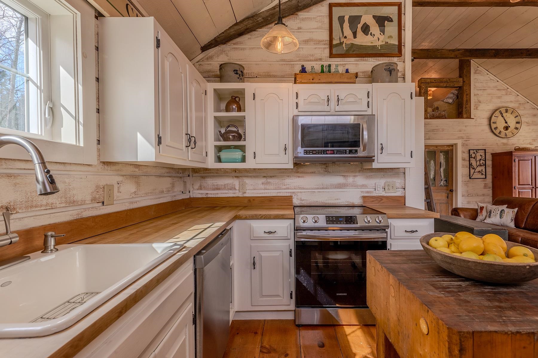 384 Alden Road Sunderland, VT 05250 - Photo 3 of 42