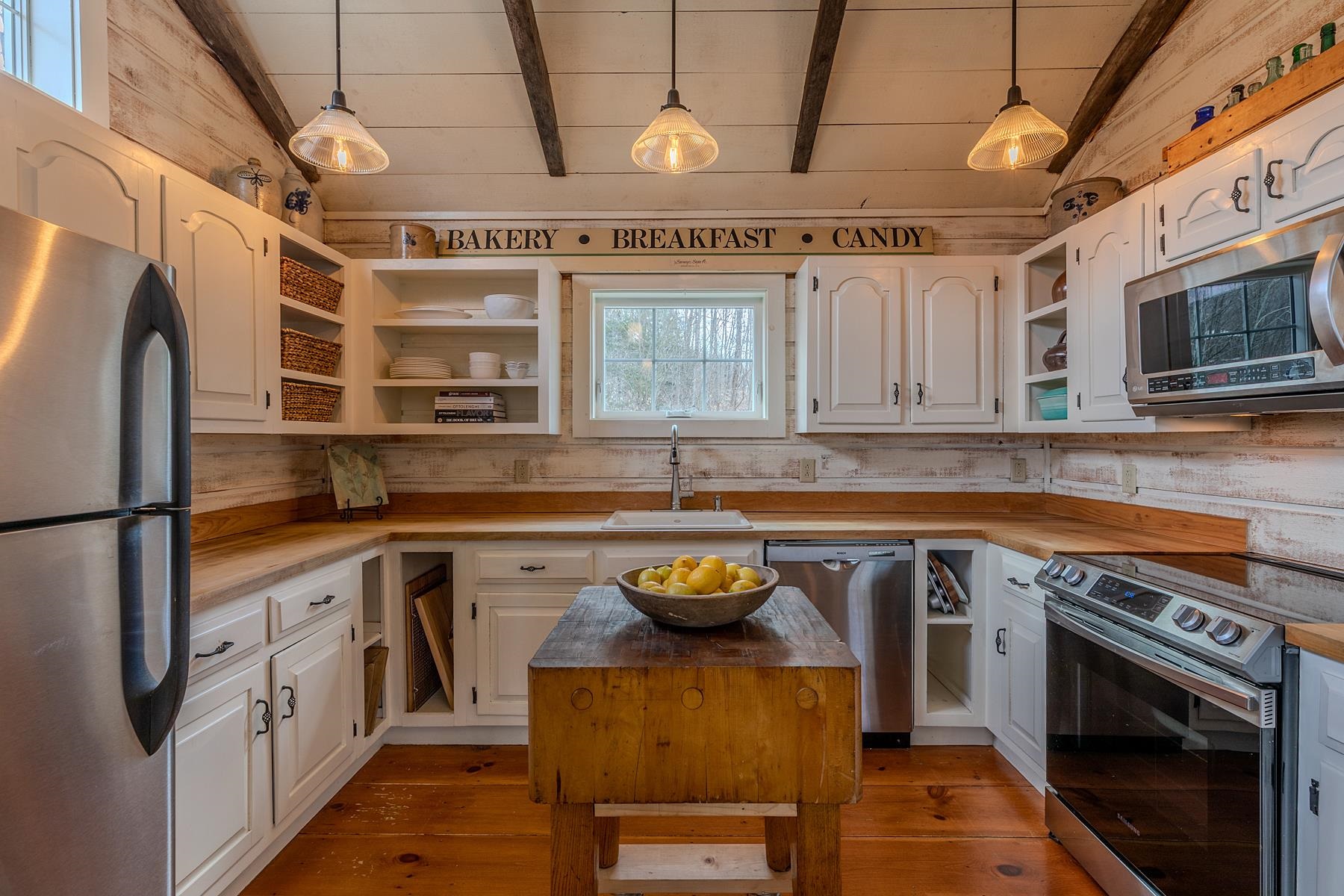 384 Alden Road Sunderland, VT 05250 - Photo 4 of 42