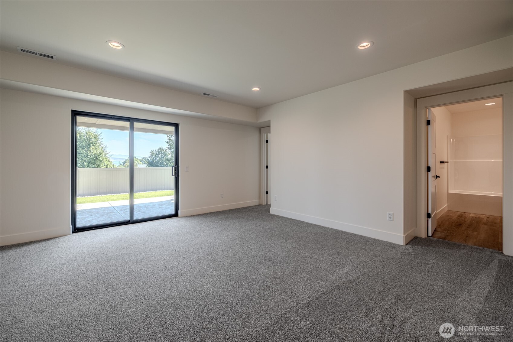 958 Racine Spgs Drive Wenatchee, WA 98801 - Photo 15 of 25 a view of an empty room with a window