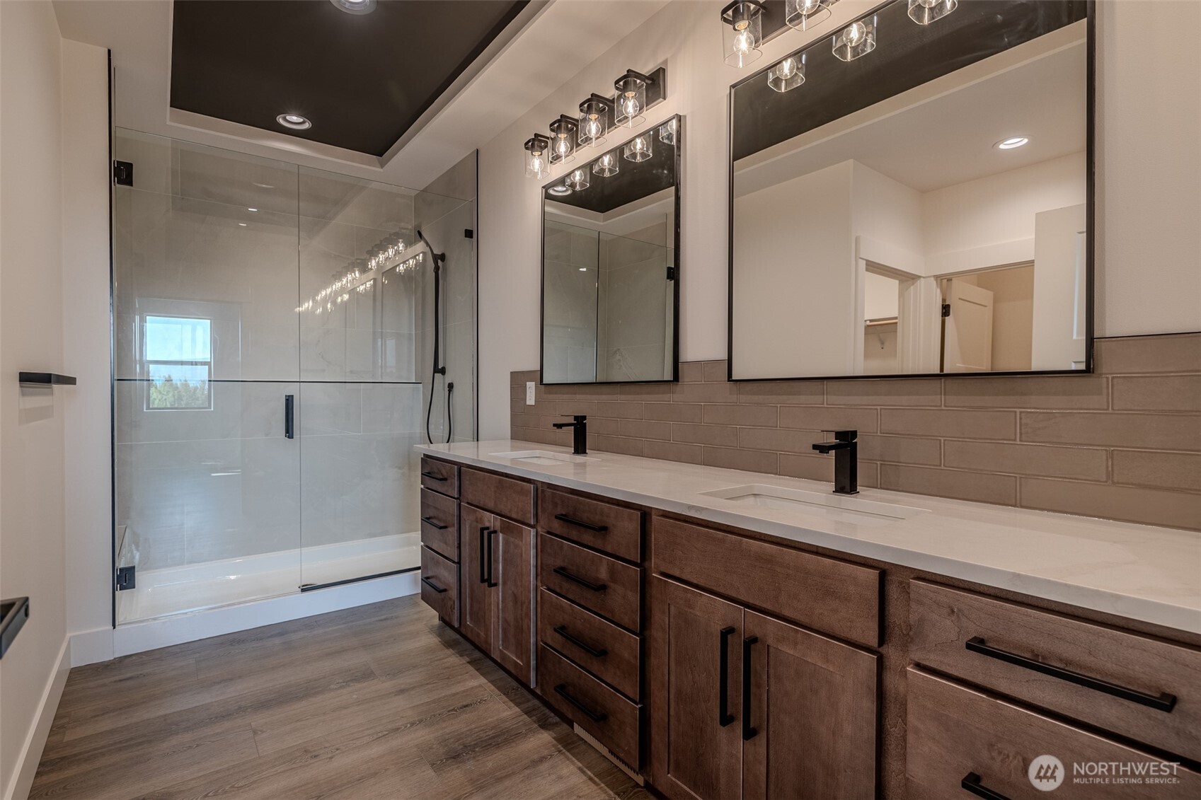 958 Racine Spgs Drive Wenatchee, WA 98801 - Photo 10 of 25 a spacious bathroom with a double vanity sink and a mirror