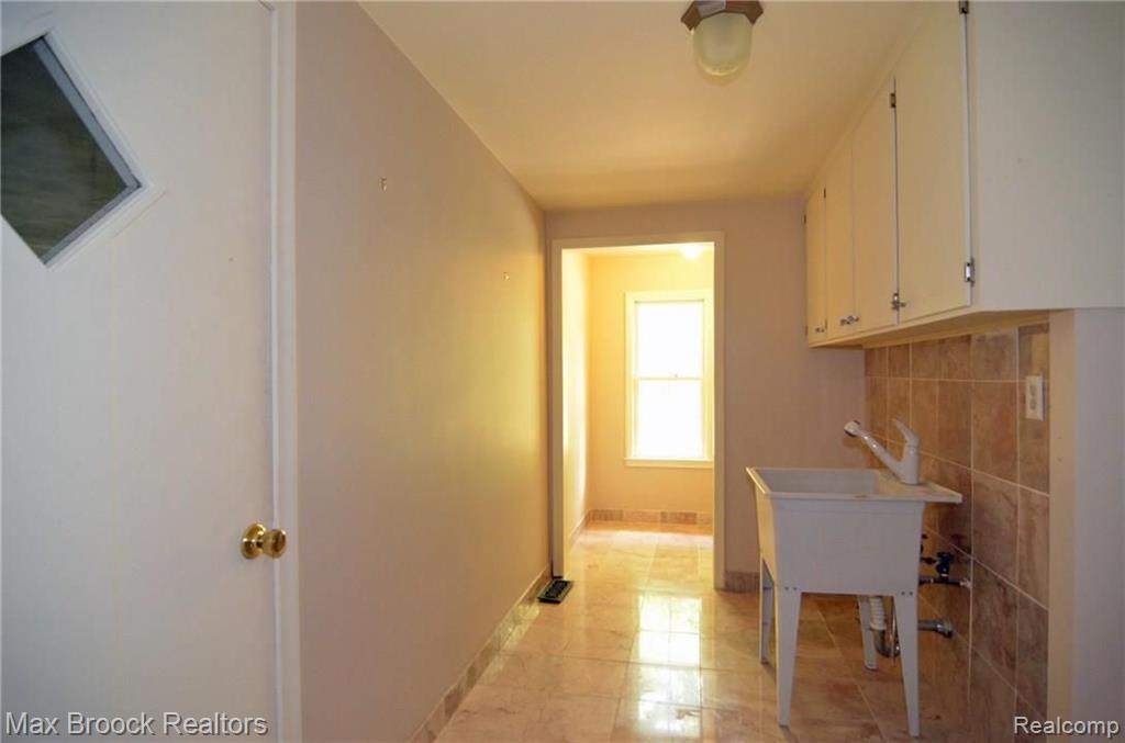6035 North Rochester Road Rochester Hills, MI 48306 - Photo 3 of 42
