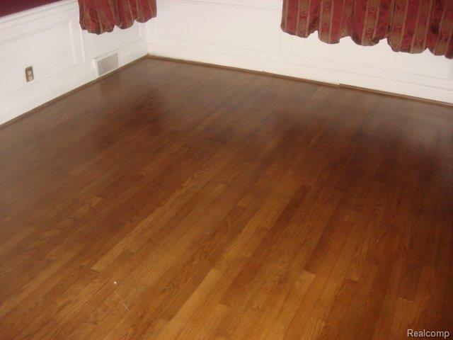 261 Moran Road Grosse Pointe, MI 48236 - Photo 4 of 11 DSC02239