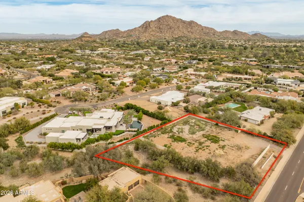 a picture of a very nice looking exterior