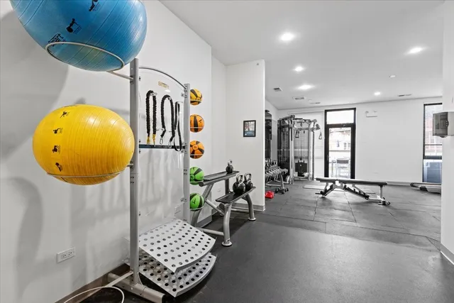 $3,757 | 830 North Milwaukee Avenue, Unit 401, Chicago, IL 60642