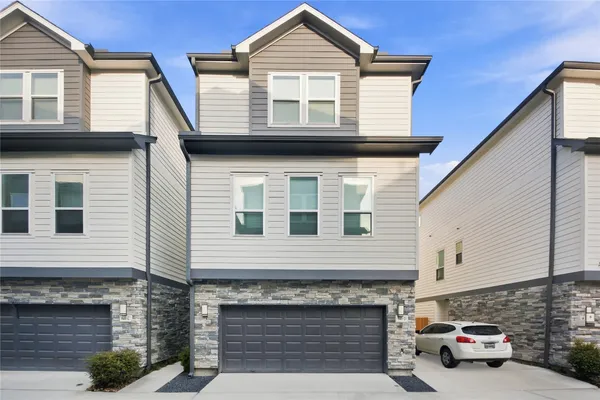 $3,400 | 849 Fisher Street, Unit D, Houston, TX 77018