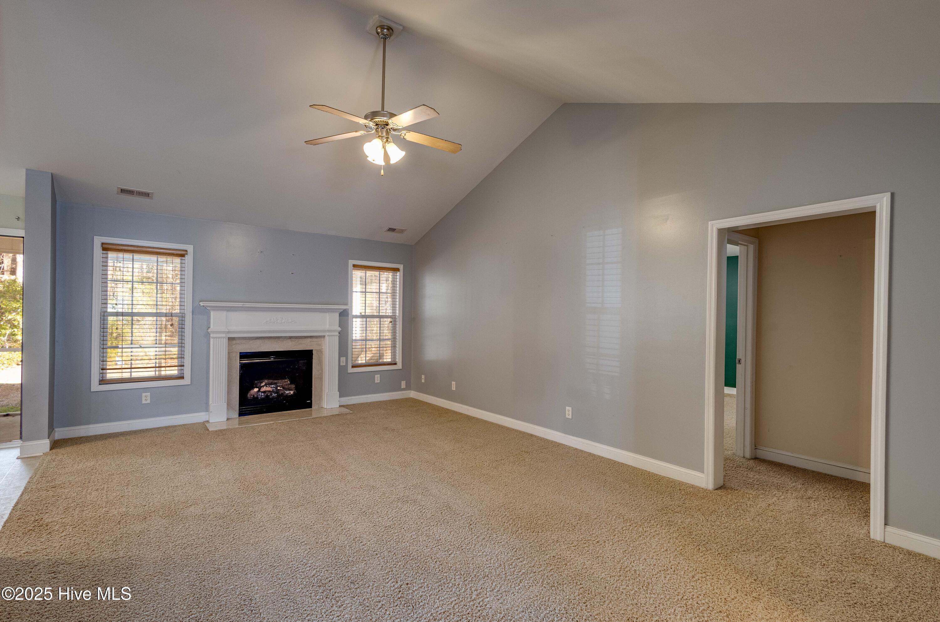 414 Conner Grant Road New Bern, NC 28562 - Photo 19 of 42 Living RM