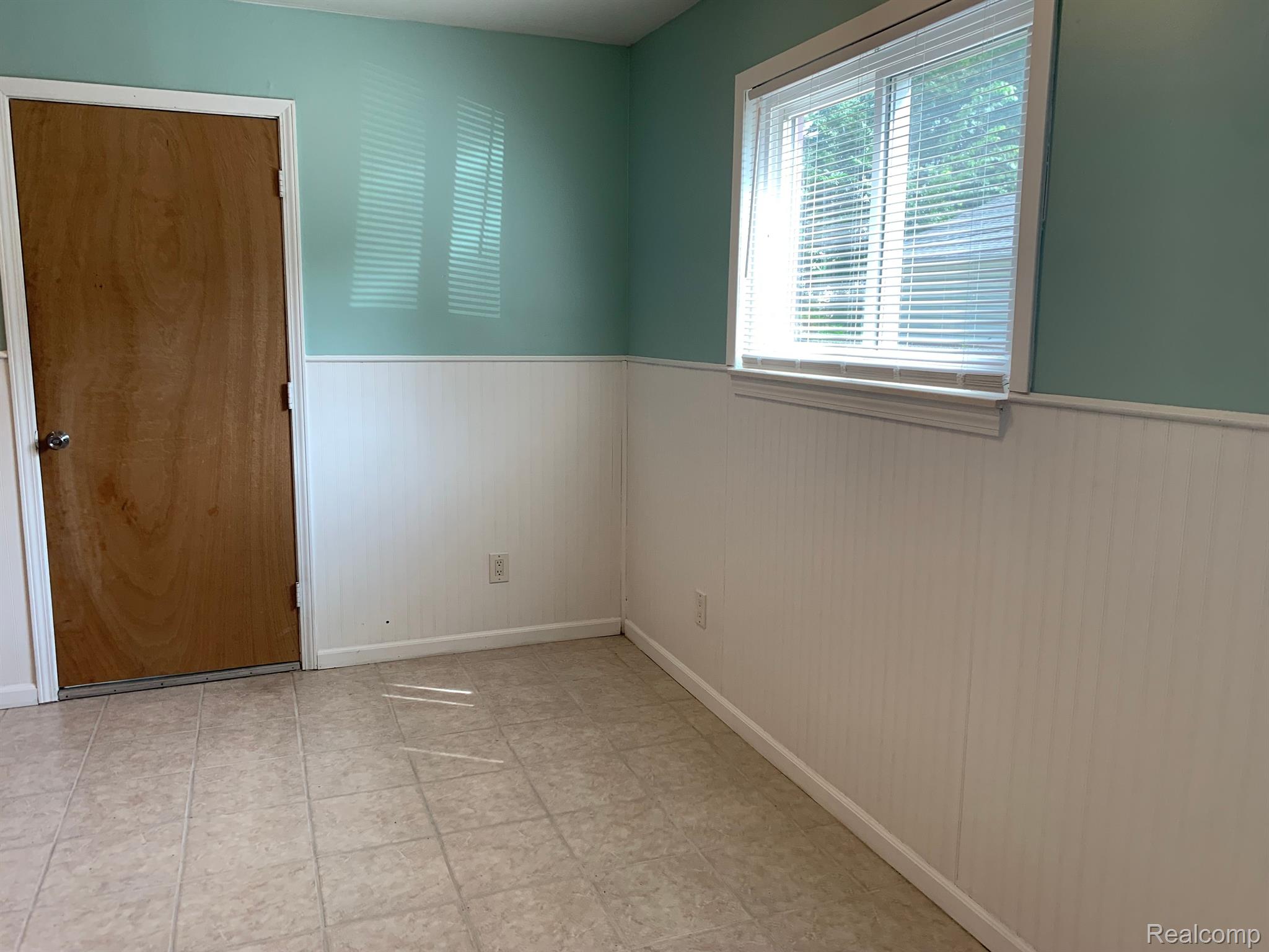 37216 Bendix Street Wayne, MI 48184 - Photo 14 of 31 Gallery Image 14
