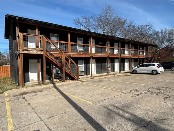$795 | 942 West Holly Street, Unit 9, Fayetteville, AR 72703