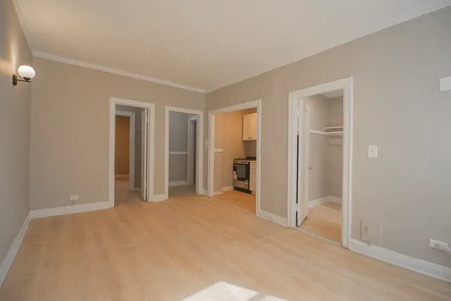 a view of empty room with closet and entryway