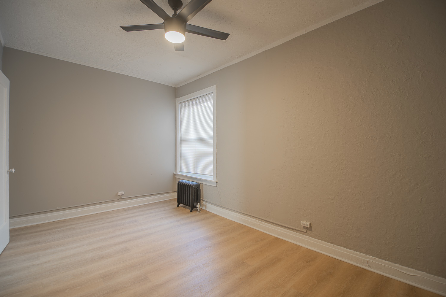 1414 West Pratt Boulevard, Unit 304 Chicago, IL 60626 - Photo 5 of 7 an empty room with a ceiling fan and a window