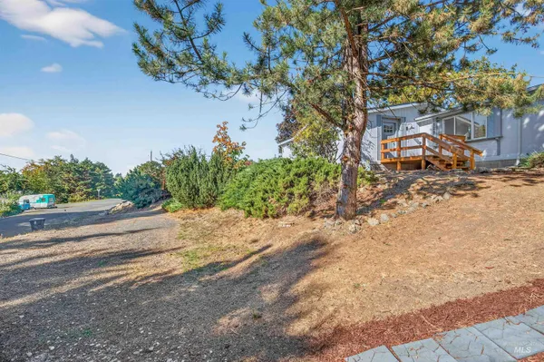 $414,000 | 128 Persimmon Street, Genesee, ID 83832