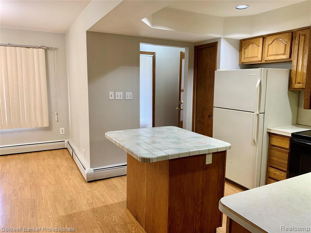 22511 Dickinson Road New Boston, MI 48164 - Photo 6 of 16